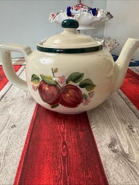 CASUALS Ceramic Tea Pot.  Apple Motif.